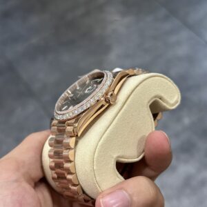 Đồng Hồ Rolex Day-Date 228235 Bọc Vàng Đính Moissanite GM V2 152gram 40mm (1)