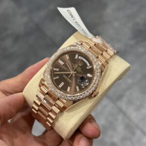 Đồng Hồ Rolex Day-Date 228235 Bọc Vàng Đính Moissanite GM V2 152gram 40mm (1)