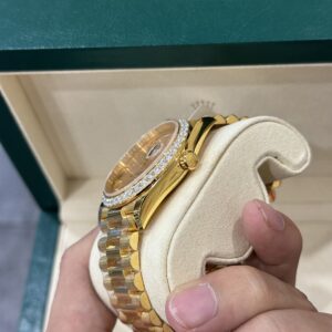 Đồng Hồ Rolex Day-Date 228238 Bọc Vàng Đính Moissanite GM V2 152gram 40mm (1)