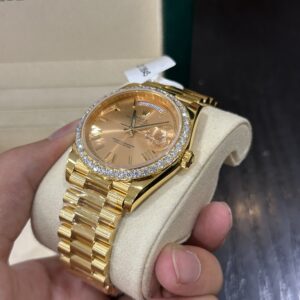 Đồng Hồ Rolex Day-Date 228238 Bọc Vàng Đính Moissanite GM V2 152gram 40mm (1)