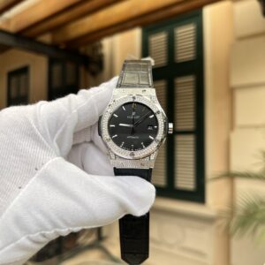 Hublot Classic Fusion Đính Đá Replica Màu Đen HB Factory 42mm (1)