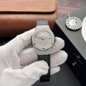 Hublot Classic Fusion Độ Full Kim Cương Moissanite Màu Đen 38mm (1)