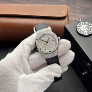 Hublot Classic Fusion Độ Full Kim Cương Moissanite Màu Đen 38mm (1)
