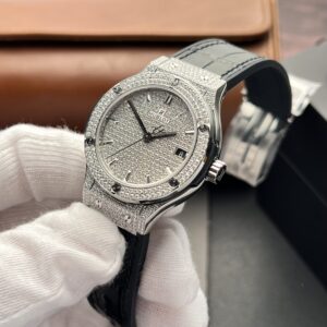 Hublot Classic Fusion Độ Full Kim Cương Moissanite Màu Đen 38mm (1)