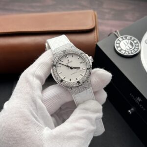 Hublot Classic Fusion Độ Kim Cương Moissanite Màu Trắng 38mm (2)