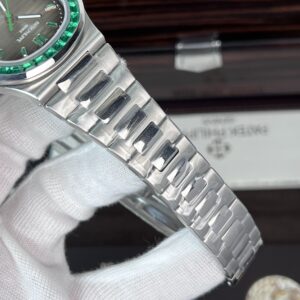 Patek Philippe Nautilus 5723 Replica 11 Đính Đá Màu Xanh (7)