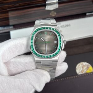 Patek Philippe Nautilus 5723 Replica 11 Đính Đá Màu Xanh (7)