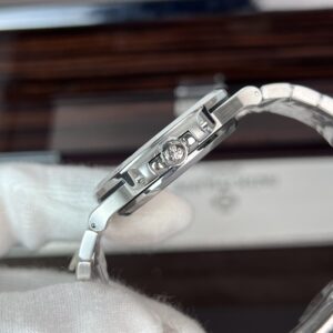 Patek Philippe Nautilus 5723 Replica 11 Đính Đá Màu Xanh (7)