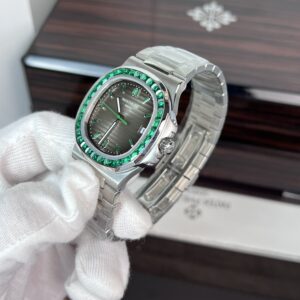 Patek Philippe Nautilus 5723 Replica 11 Đính Đá Màu Xanh (7)