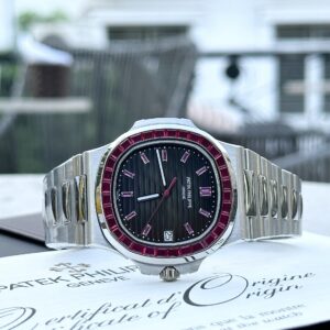 Patek Philippe Nautilus 5723 Replica 11 Độ Đá Ruby Đỏ 40mm (1)