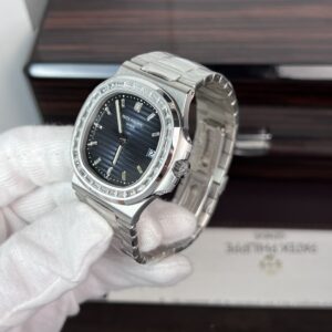 Patek Philippe Nautilus 5723 Replica 11 Mặt Xanh Đính Đá (7)