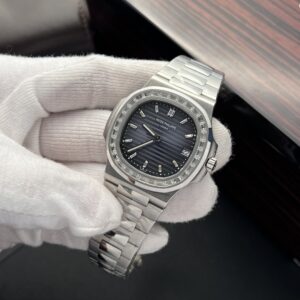 Patek Philippe Nautilus 5723 Replica 11 Mặt Xanh Đính Đá (7)