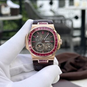 Patek Philippe Nautilus 5724 Bọc Vàng Độ Đá Ruby Tổng Hợp Replica 40mm (9)