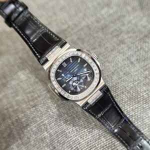 Patek Philippe Nautilus 5724G Replica 11 Màu Xanh GF Factory (1)