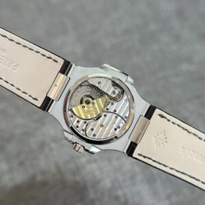 Patek Philippe Nautilus 5724G Replica 11 Màu Xanh GF Factory (1)