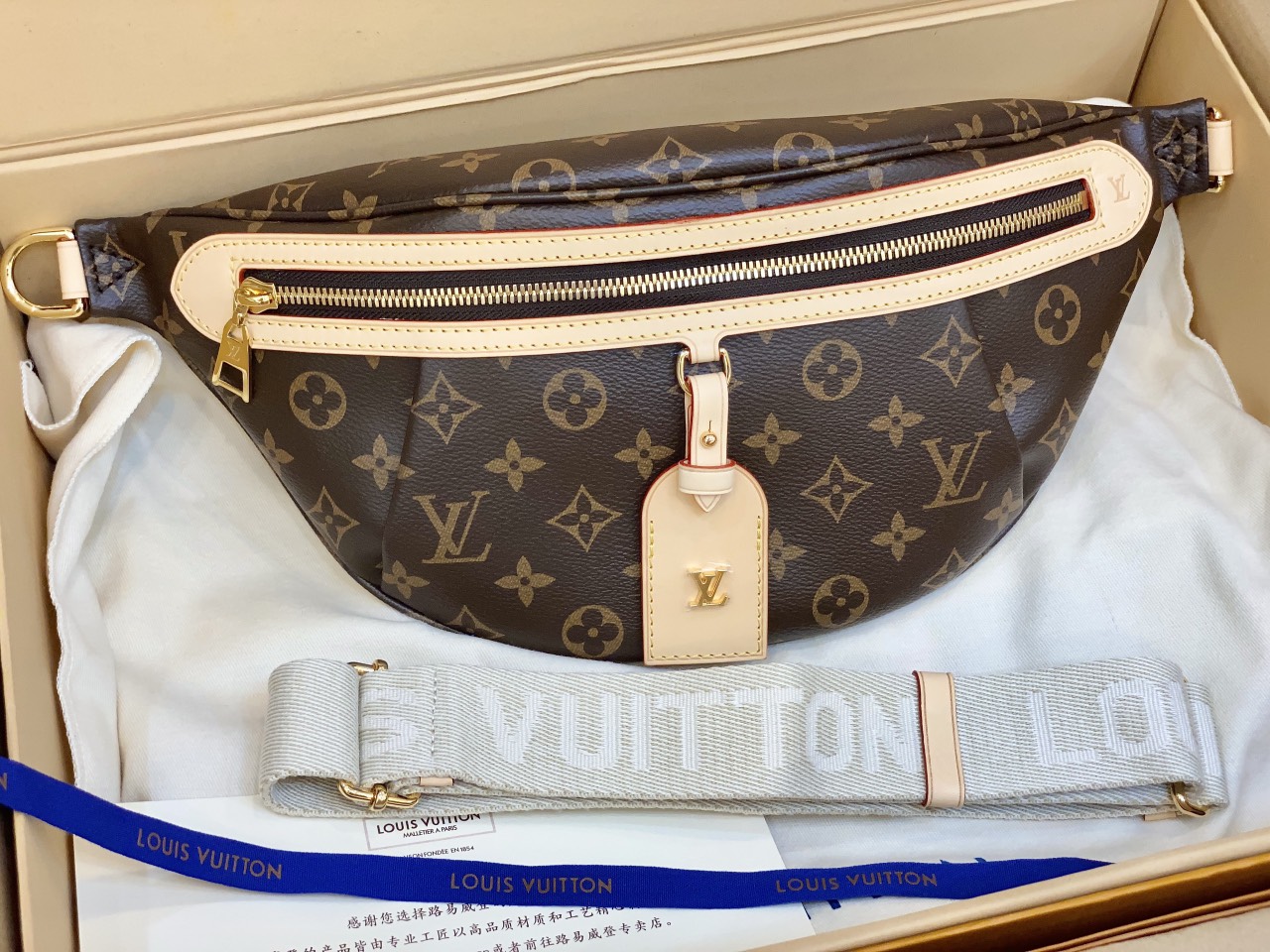 Túi Louis Vuitton Đeo Hông Họa Tiết Monogram Siêu Cấp 38x16x8cm (2) Túi Louis Vuitton Đeo Hông Họa Tiết Monogram Siêu Cấp 38x16x8cm (2)
