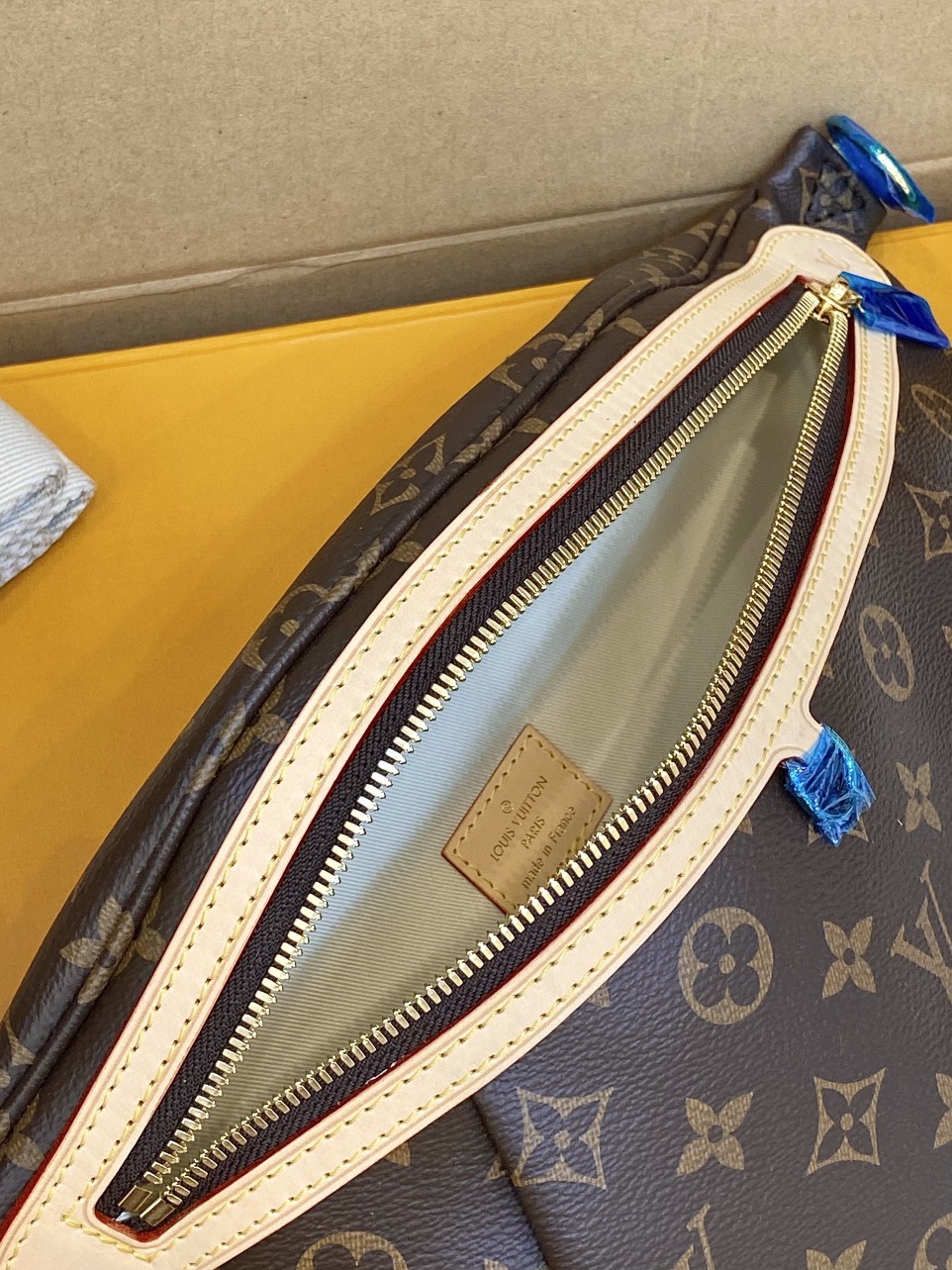 Túi Louis Vuitton Đeo Hông Họa Tiết Monogram Siêu Cấp 38x16x8cm (8) Túi Louis Vuitton Đeo Hông Họa Tiết Monogram Siêu Cấp 38x16x8cm (2)