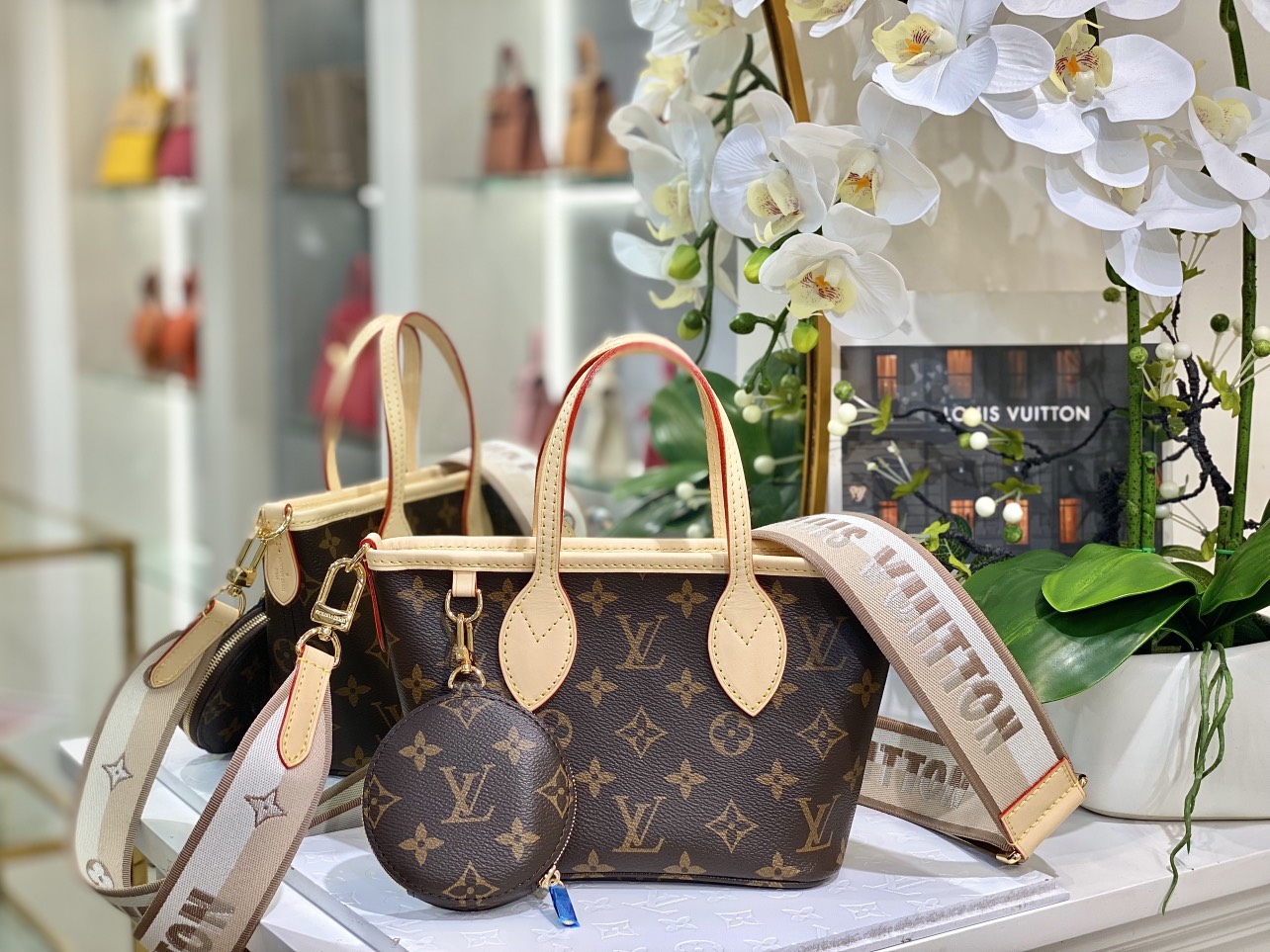 Túi Xách Louis Vuitton LV Neverfull MM Monogram Canvas Siêu Cấp 24x9x14cm (1) Túi Xách Louis Vuitton LV Neverfull MM Monogram Canvas Siêu Cấp 24x9x14cm (2)