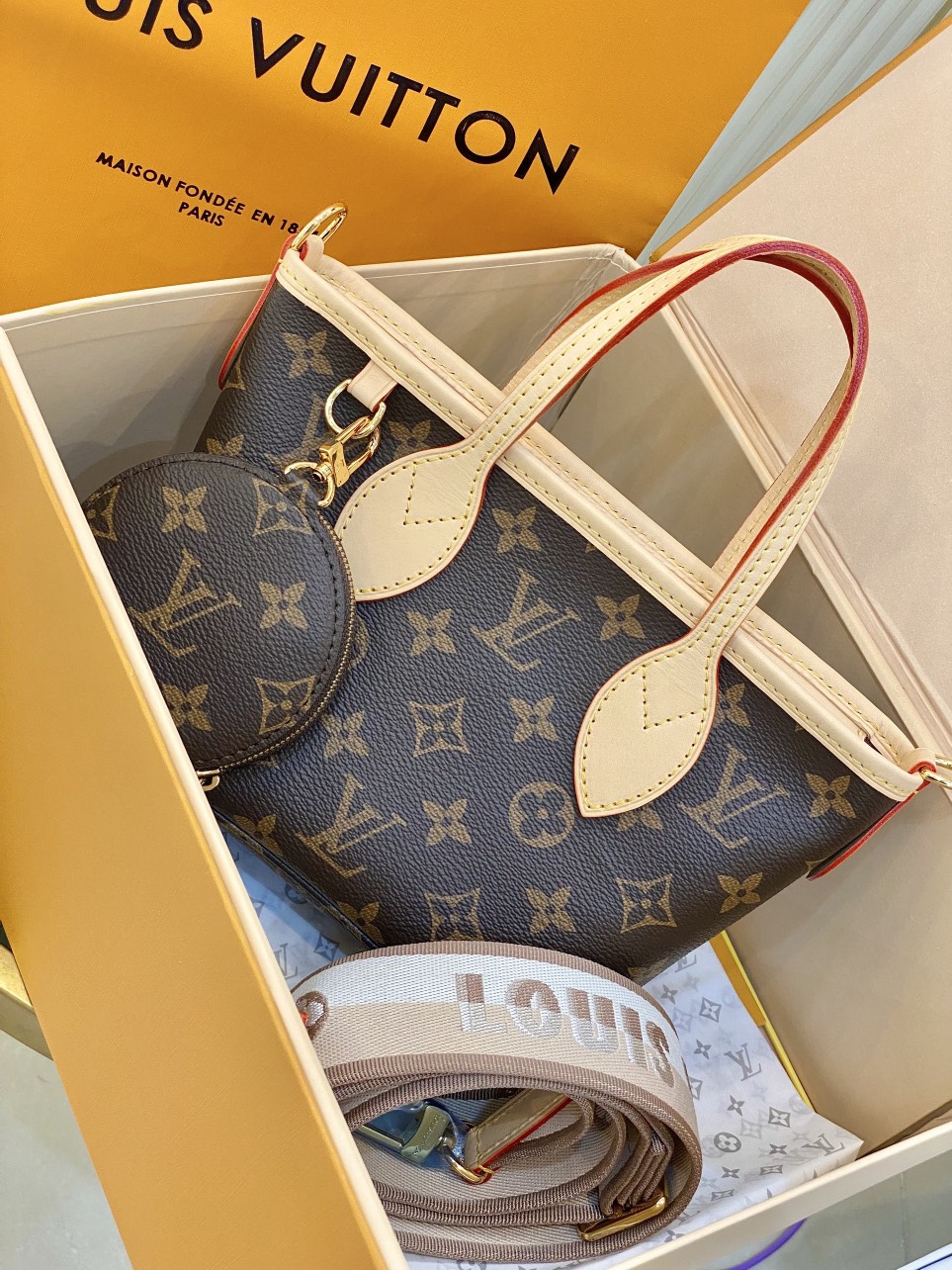 Túi Xách Louis Vuitton LV Neverfull MM Monogram Canvas Siêu Cấp 24x9x14cm (4) Túi Xách Louis Vuitton LV Neverfull MM Monogram Canvas Siêu Cấp 24x9x14cm (2)