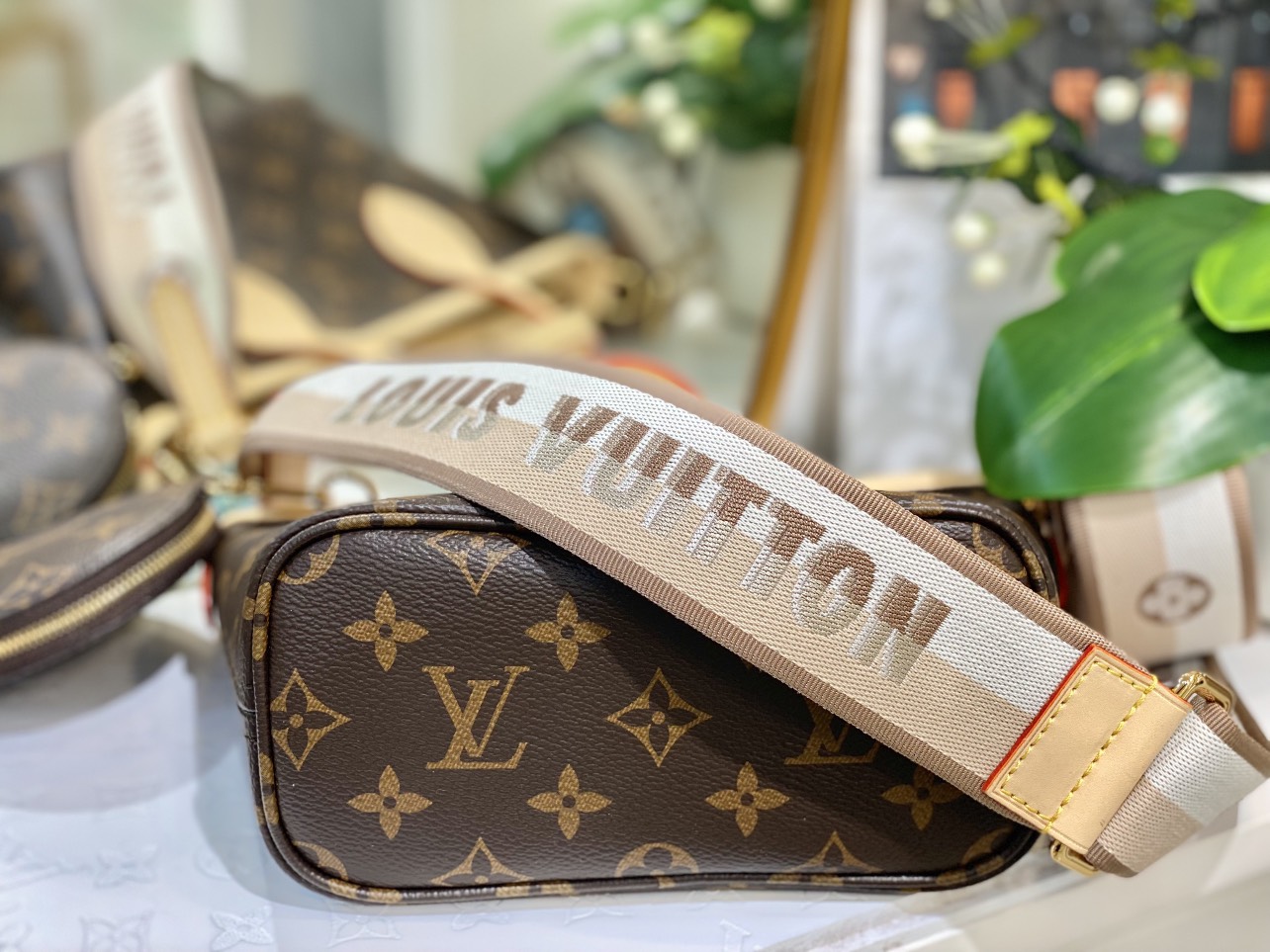 Túi Xách Louis Vuitton LV Neverfull MM Monogram Canvas Siêu Cấp 24x9x14cm (6) Túi Xách Louis Vuitton LV Neverfull MM Monogram Canvas Siêu Cấp 24x9x14cm (2)