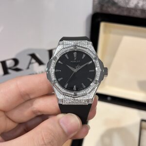 Hublot Classic Fusion Full Diamonds Màu Đen HBF