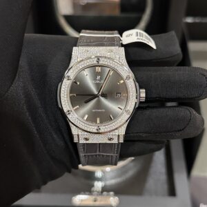 Hublot Classic Fusion Độ Full Kim Cương Moissanite Màu Xám 42mm