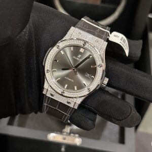 Hublot Classic Fusion Độ Full Kim Cương Moissanite Màu Xám 42mm