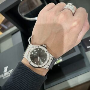 Hublot Classic Fusion Độ Full Kim Cương Moissanite Màu Xám 42mm