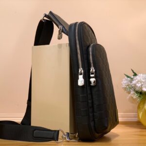 Túi Xách Nam Hàng Hiệu Louis Vuitton LV Avenue Siêu Cấp Dáng Đeo Trước 20x31x7cm