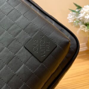 Túi Xách Nam Hàng Hiệu Louis Vuitton LV Avenue Siêu Cấp Dáng Đeo Trước 20x31x7cm