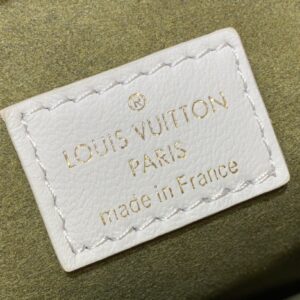 Túi Xách Nữ Louis Vuitton LV Coussin Siêu Cấp Hoa Momo Dập Chìm 20x19cm