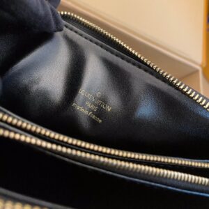 Túi Xách Nữ Hàng Hiệu Louis Vuitton LV Coussin Màu Đen 26cm