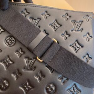 Túi Xách Nữ Hàng Hiệu Louis Vuitton LV Coussin Màu Đen 26cm