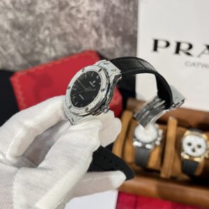 Đồng Hồ Hublot Classic Fusion Titanium Black Dial Đính Moissanite 38mm (1)