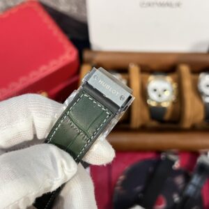 Đồng Hồ Hublot Classic Fusion Titanium Green Dial Độ Moissanite 42mm (3)