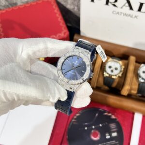 Đồng Hồ Hublot Classic Fusion Titanium Blue Dial Đính Moissanite 38mm (1)