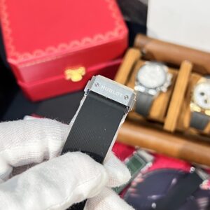 Đồng Hồ Hublot Classic Fusion Titanium Gray Dial Độ Moissanite 42mm (2)