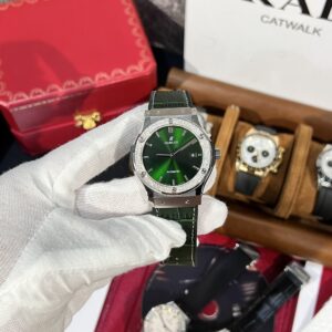 Đồng Hồ Hublot Classic Fusion Titanium Green Dial Độ Moissanite 42mm (4)