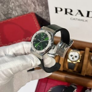 Đồng Hồ Hublot Classic Fusion Titanium Green Dial Độ Moissanite 42mm (4)