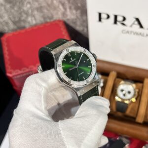 Đồng Hồ Hublot Classic Fusion Titanium Green Dial Độ Moissanite 42mm (4)