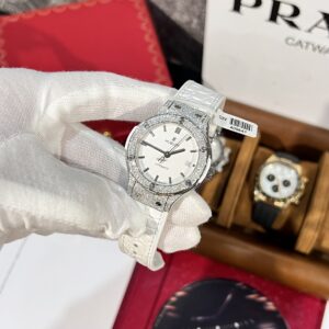 Đồng Hồ Hublot Classic Fusion Titanium Màu Trắng Độ Moissanite 38mm (1)