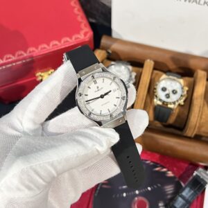 Đồng Hồ Hublot Classic Fusion Titanium White Dial Độ Moissanite 38mm (1)