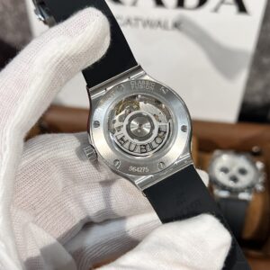 Đồng Hồ Hublot Classic Fusion Titanium White Dial Độ Moissanite 38mm (1)