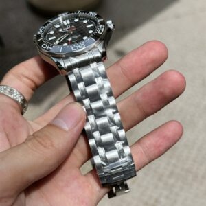 Omega Seamaster Mặt Đen Replica Cao Cấp VS Factory 42mm (5)