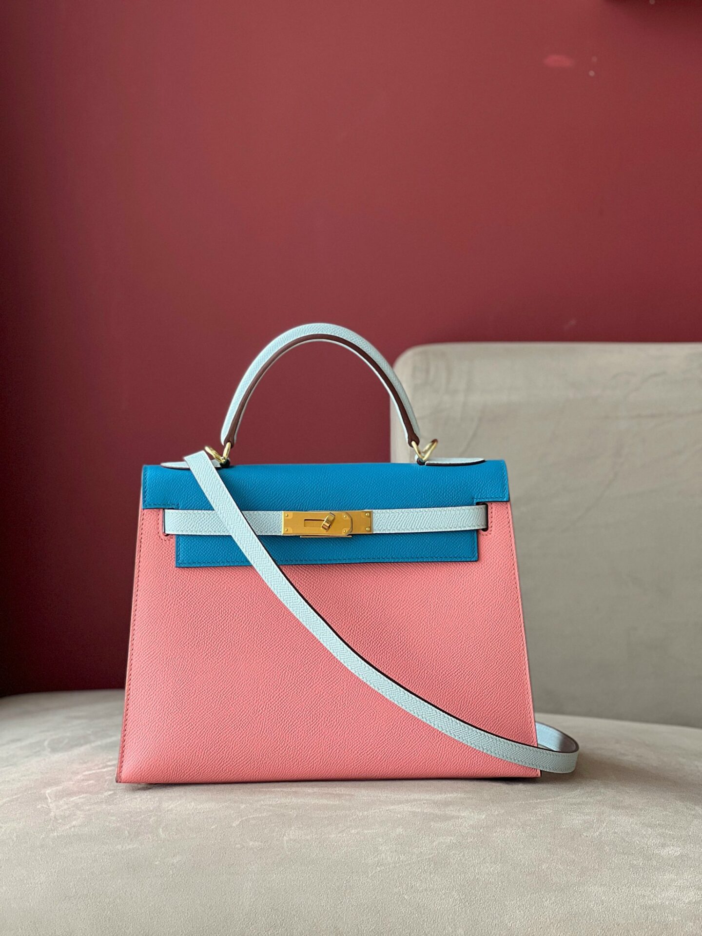 Túi Hermes Kelly Da Epsom Mix 2 Màu Hồng Xanh Rep 11 Cao Cấp 28cm (1) Túi Hermes Kelly Da Epsom Mix 2 Màu Hồng Xanh Rep 11 Cao Cấp 28cm (2)