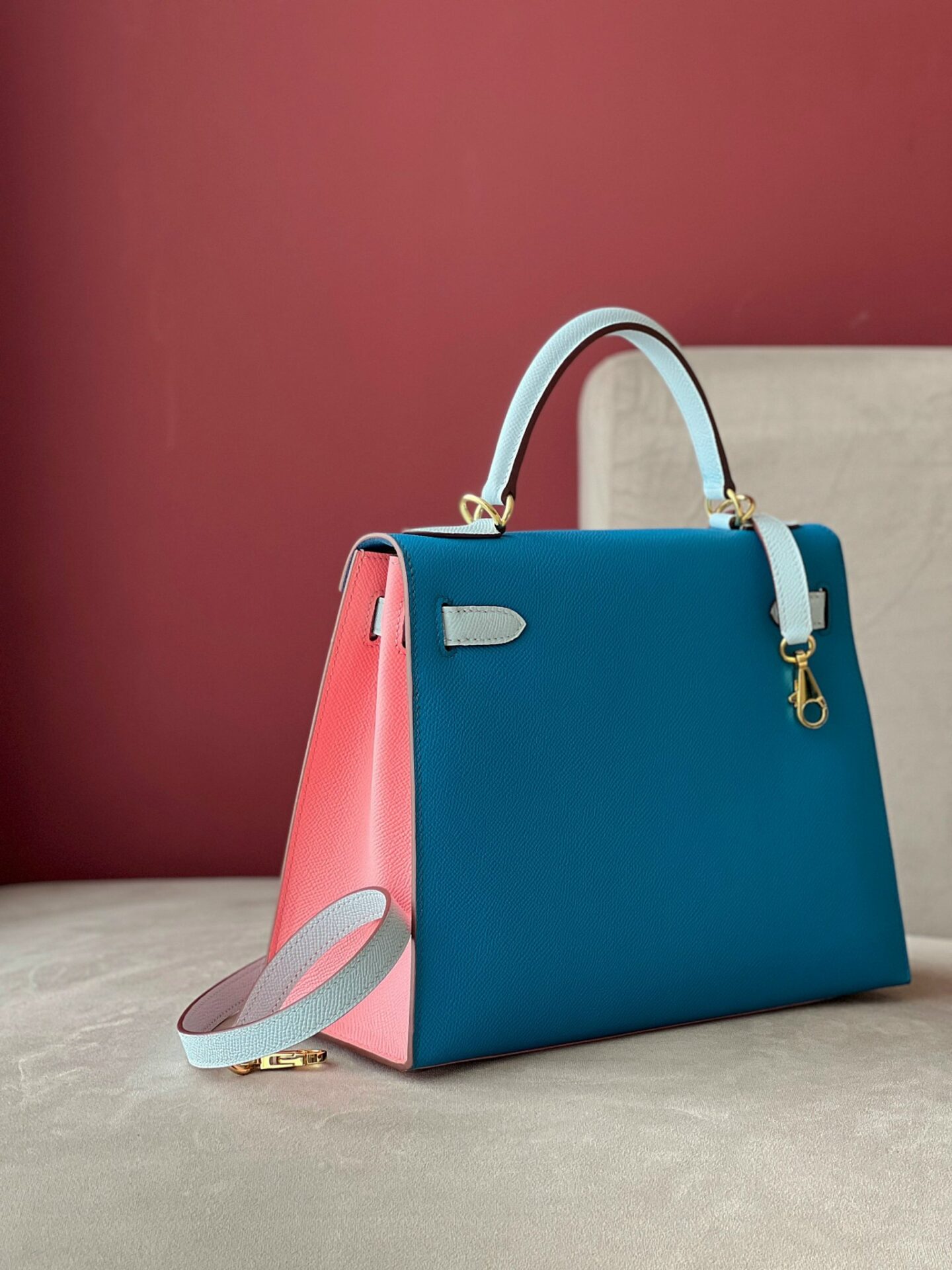 Túi Hermes Kelly Da Epsom Mix 2 Màu Hồng Xanh Rep 11 Cao Cấp 28cm (5) Túi Hermes Kelly Da Epsom Mix 2 Màu Hồng Xanh Rep 11 Cao Cấp 28cm (2)