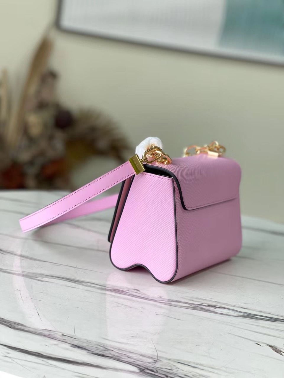 Túi Louis Vuitton LV Twist Nữ Màu Hồng Khóa Vàng Replica 11 24cm (5) Túi Louis Vuitton LV Twist Nữ Màu Hồng Khóa Vàng Replica 11 24cm (2)