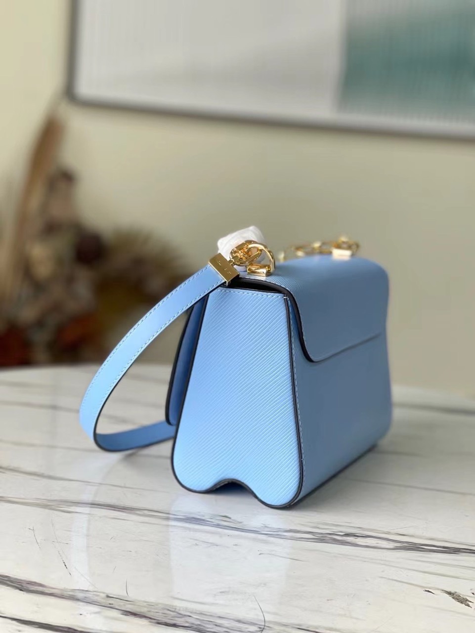 Túi Louis Vuitton LV Twist Nữ Màu Xanh Khóa Vàng Replica 11 24cm (7) Túi Louis Vuitton LV Twist Nữ Màu Xanh Khóa Vàng Replica 11 24cm (2)