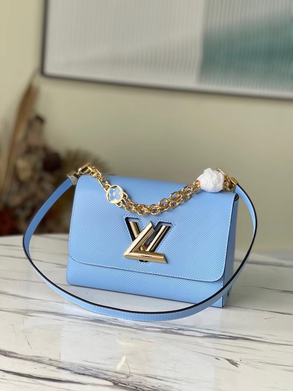 Túi Louis Vuitton LV Twist Nữ Màu Xanh Khóa Vàng Replica 11 24cm (8) Túi Louis Vuitton LV Twist Nữ Màu Xanh Khóa Vàng Replica 11 24cm (2)