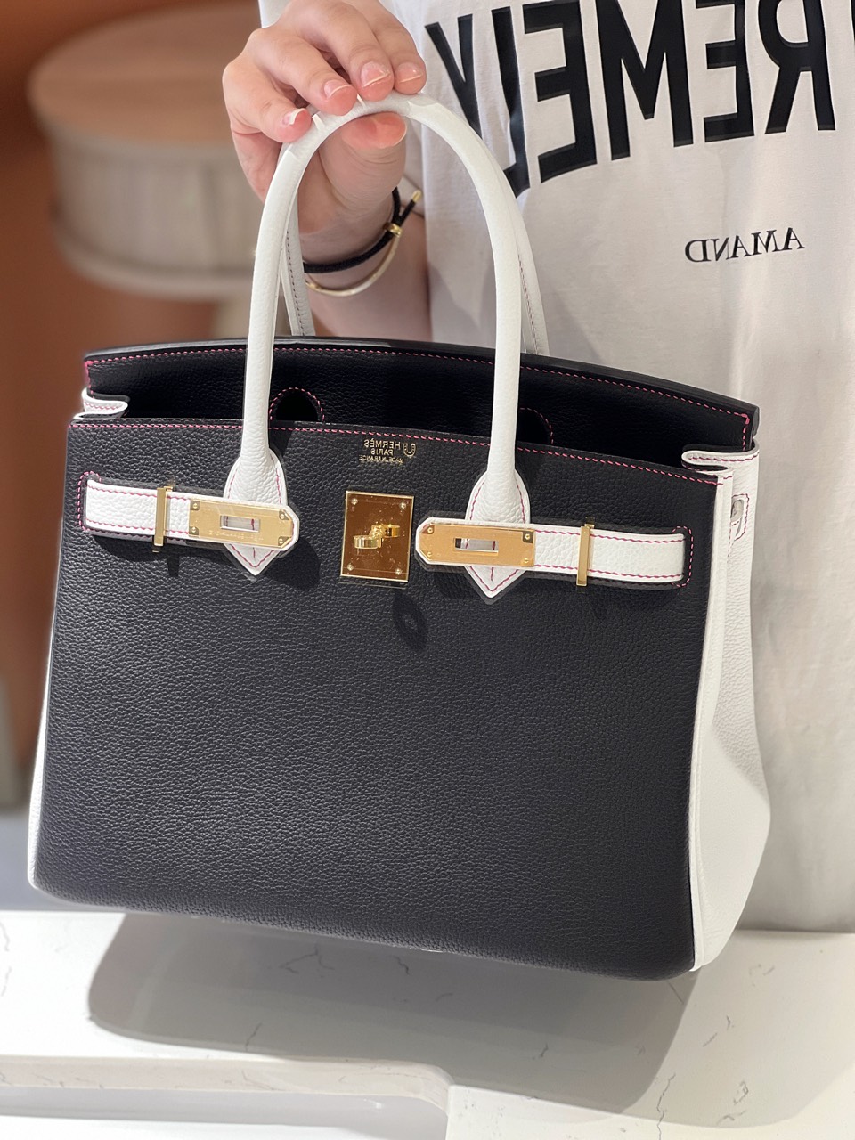 Túi Nữ Cao Cấp Hermes Birkin 30 Togo Ghw Mix 2 Màu Trắng Đen 30cm (4) Túi Nữ Cao Cấp Hermes Birkin 30 Togo Ghw Mix 2 Màu Trắng Đen 30cm (2)